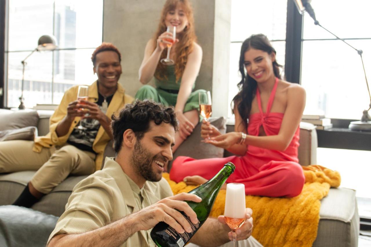 Moxy Nyc Chelsea Hotel New York Bagian luar foto