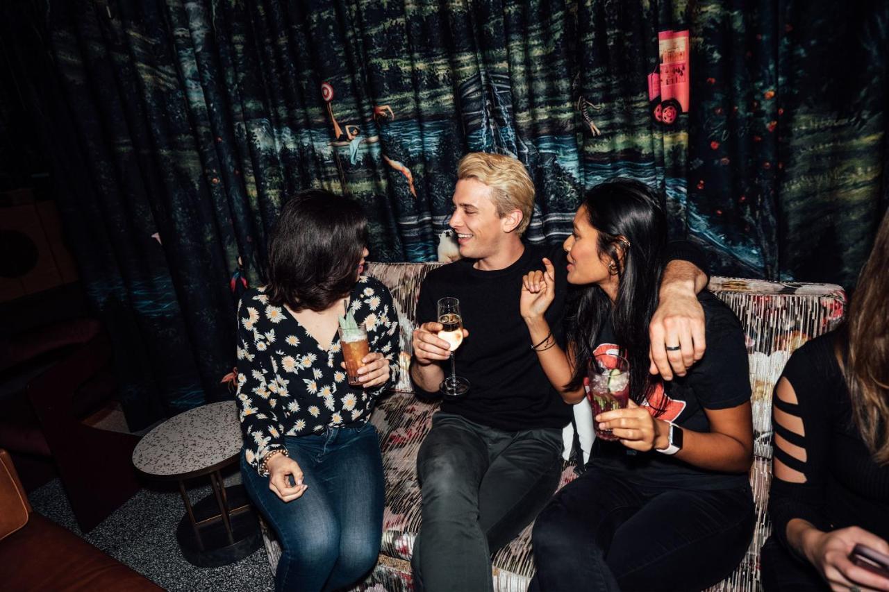 Moxy Nyc Chelsea Hotel New York Bagian luar foto