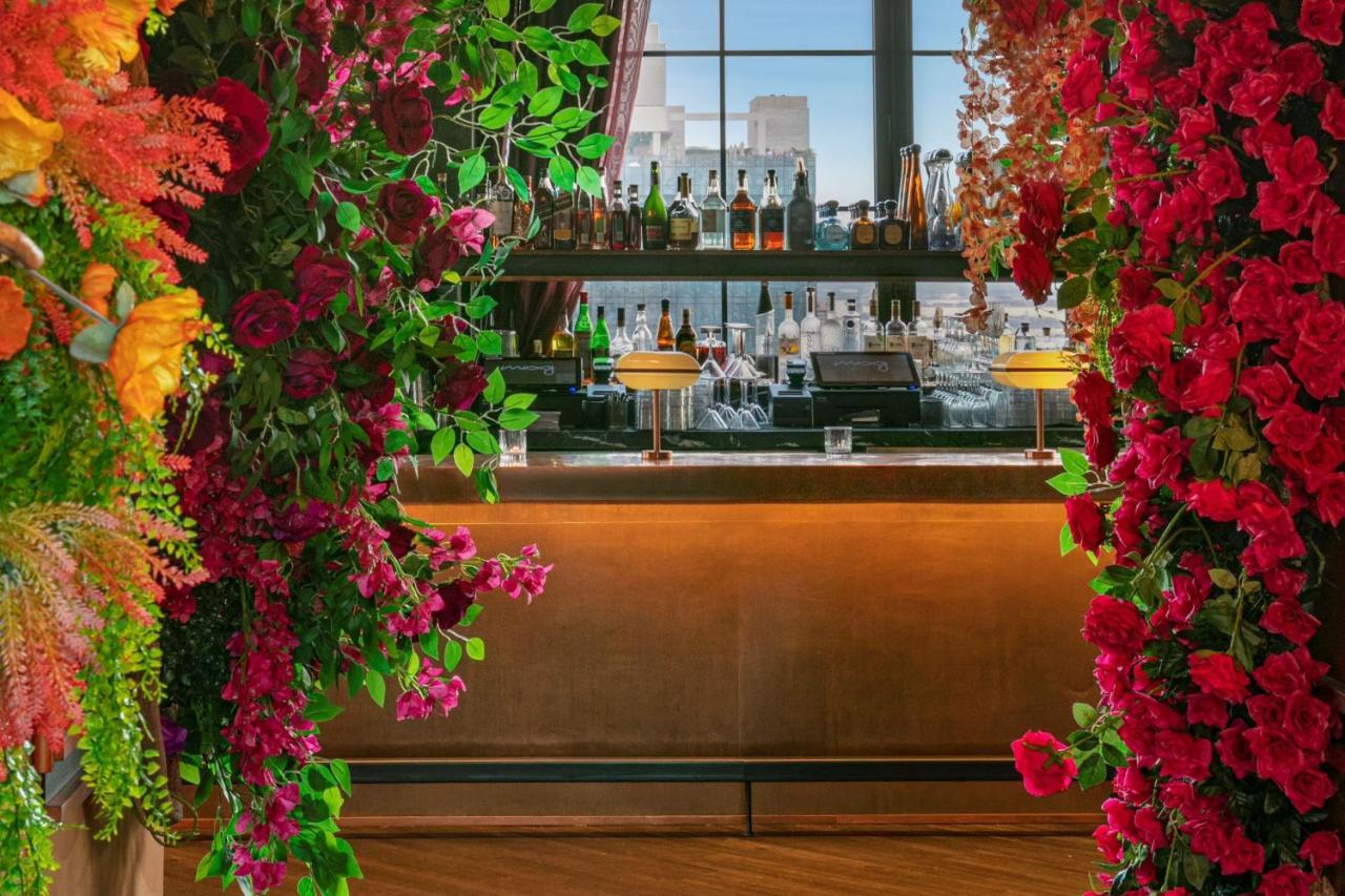 Moxy Nyc Chelsea Hotel New York Bagian luar foto