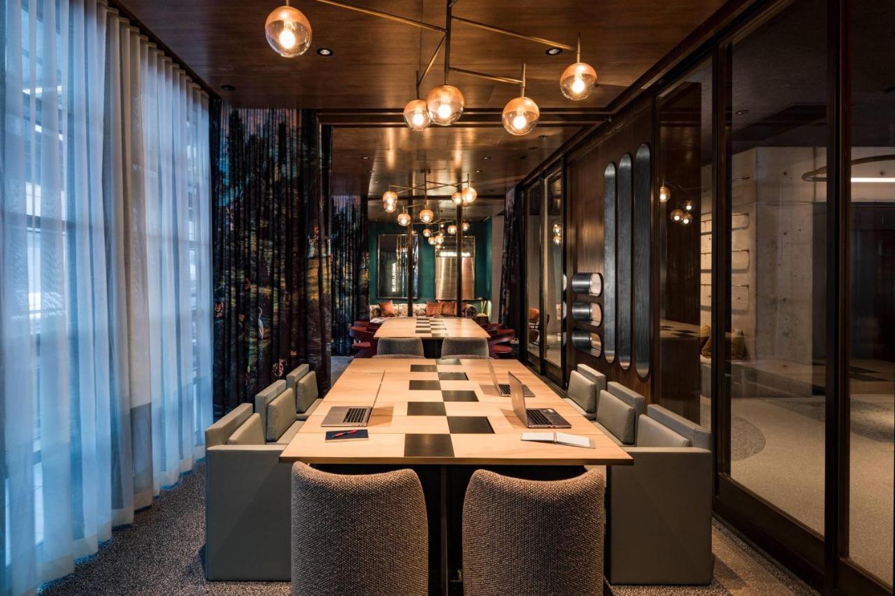 Moxy Nyc Chelsea Hotel New York Bagian luar foto