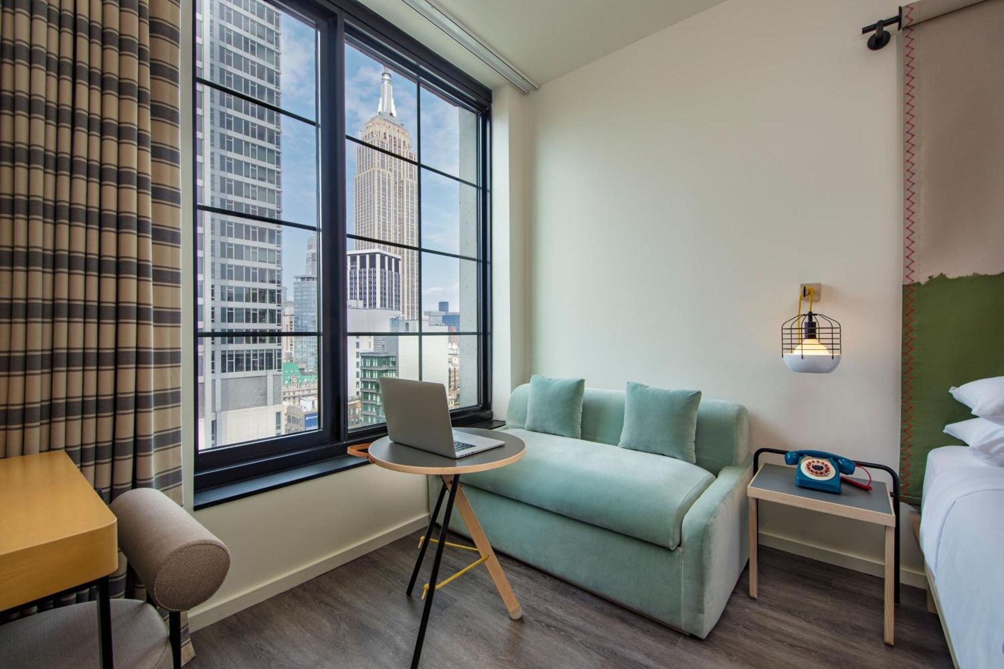 Moxy Nyc Chelsea Hotel New York Bagian luar foto