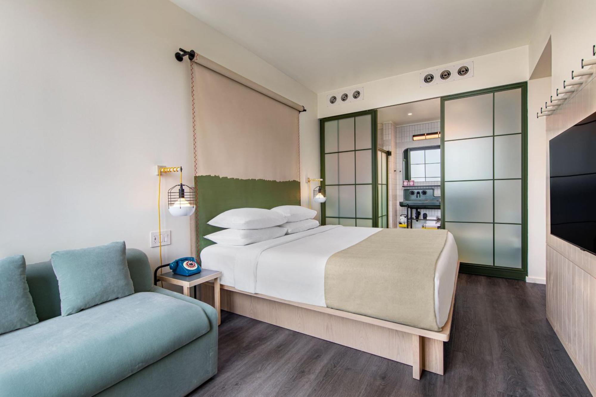 Moxy Nyc Chelsea Hotel New York Bagian luar foto