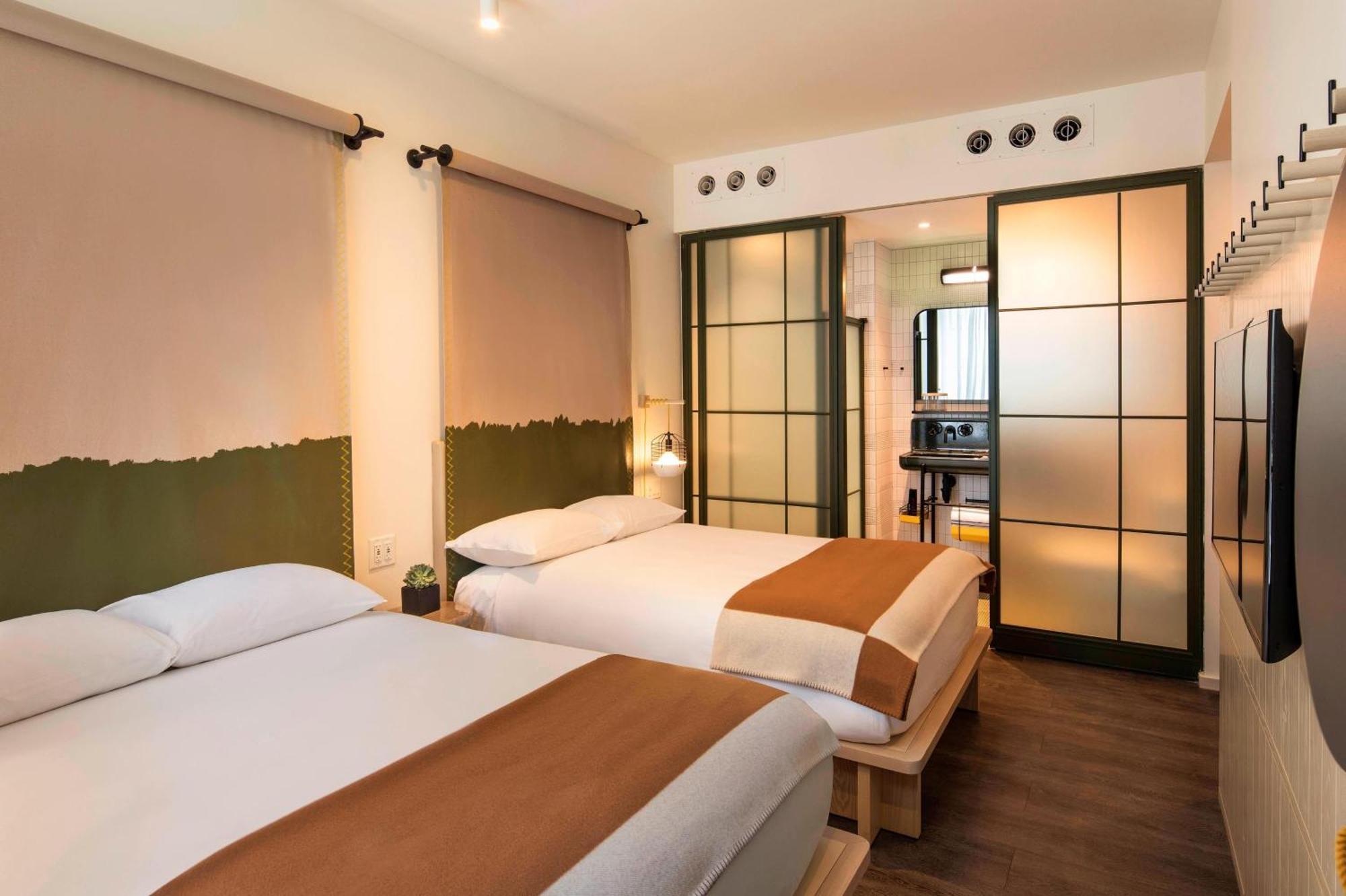 Moxy Nyc Chelsea Hotel New York Bagian luar foto