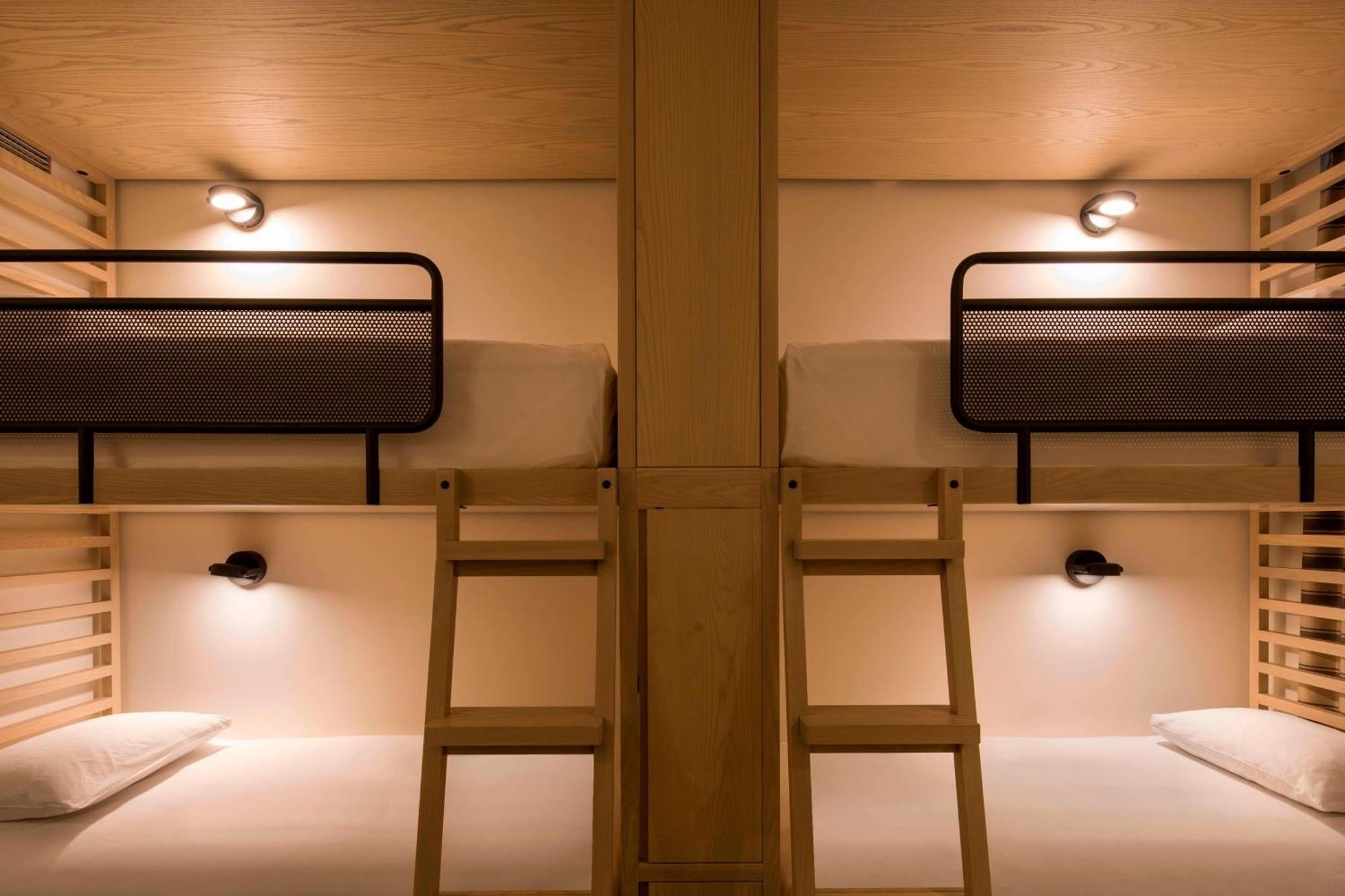 Moxy Nyc Chelsea Hotel New York Bagian luar foto