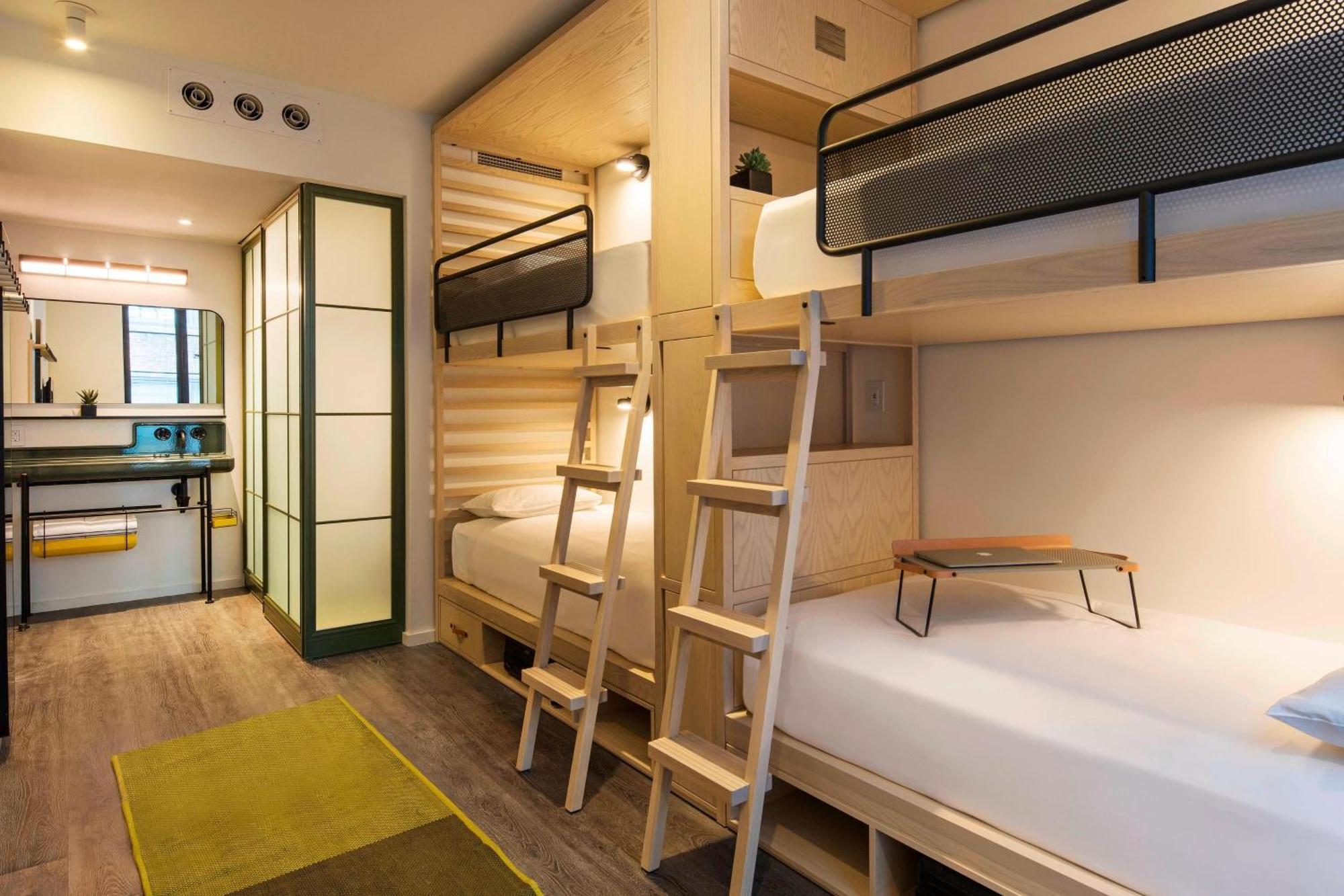Moxy Nyc Chelsea Hotel New York Bagian luar foto