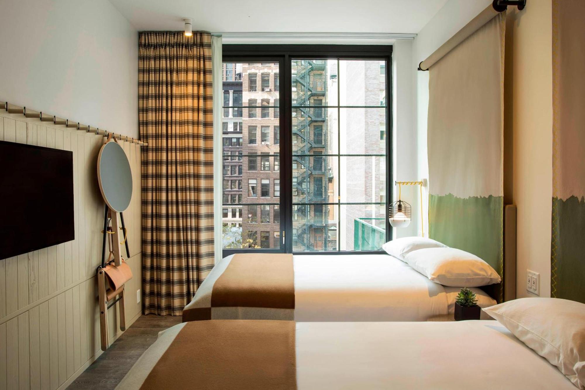 Moxy Nyc Chelsea Hotel New York Bagian luar foto