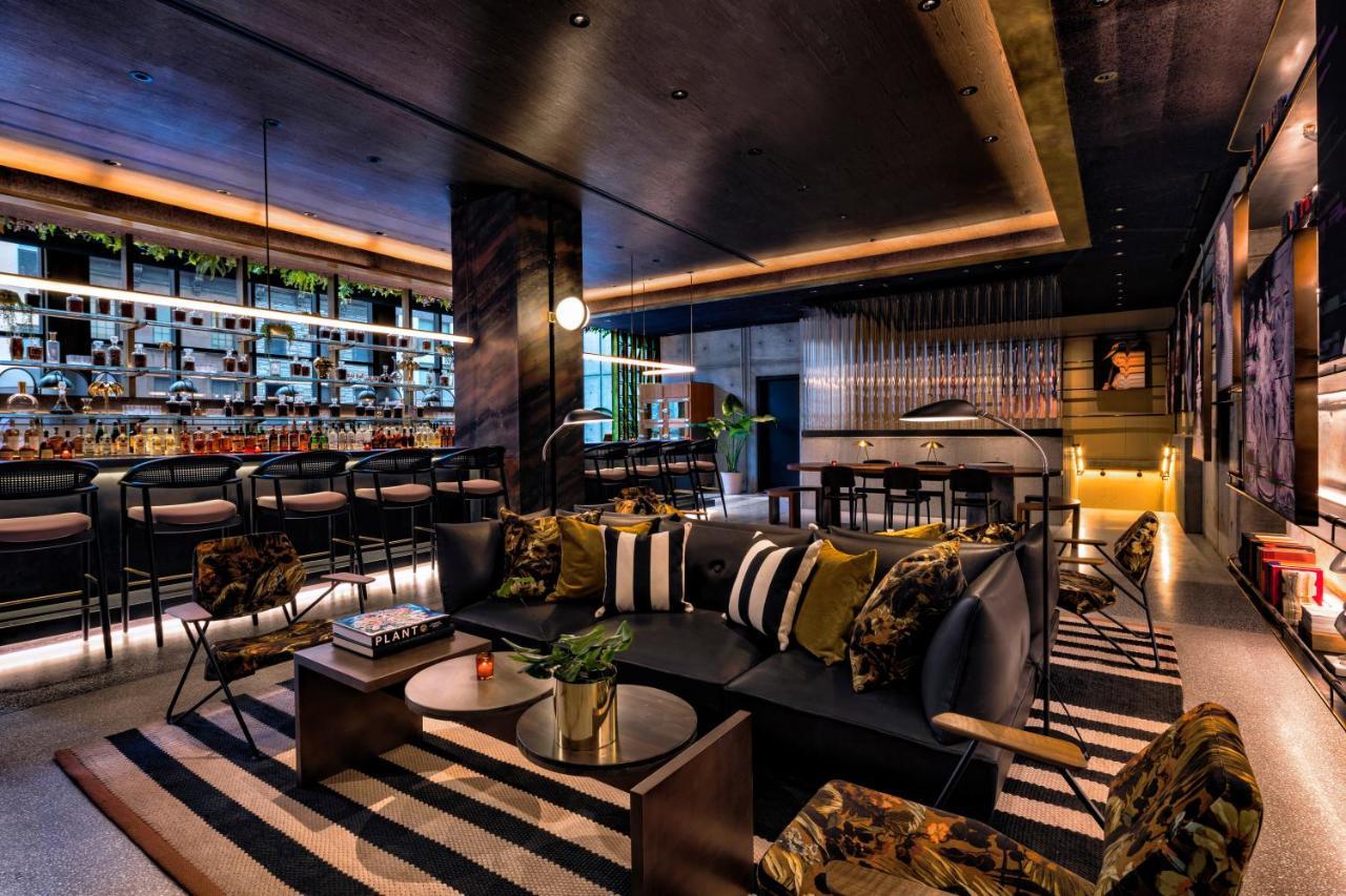 Moxy Nyc Chelsea Hotel New York Bagian luar foto