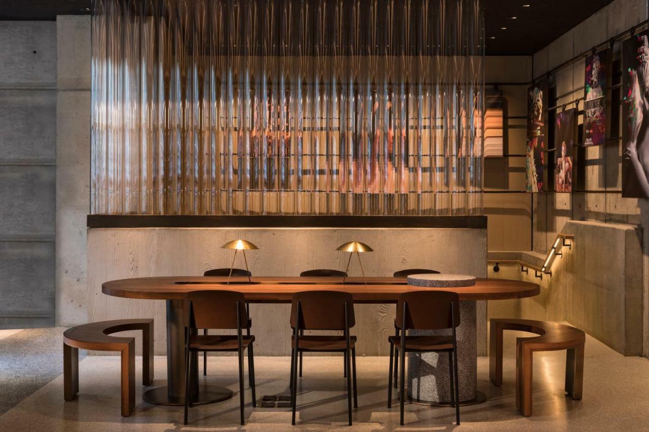 Moxy Nyc Chelsea Hotel New York Bagian luar foto