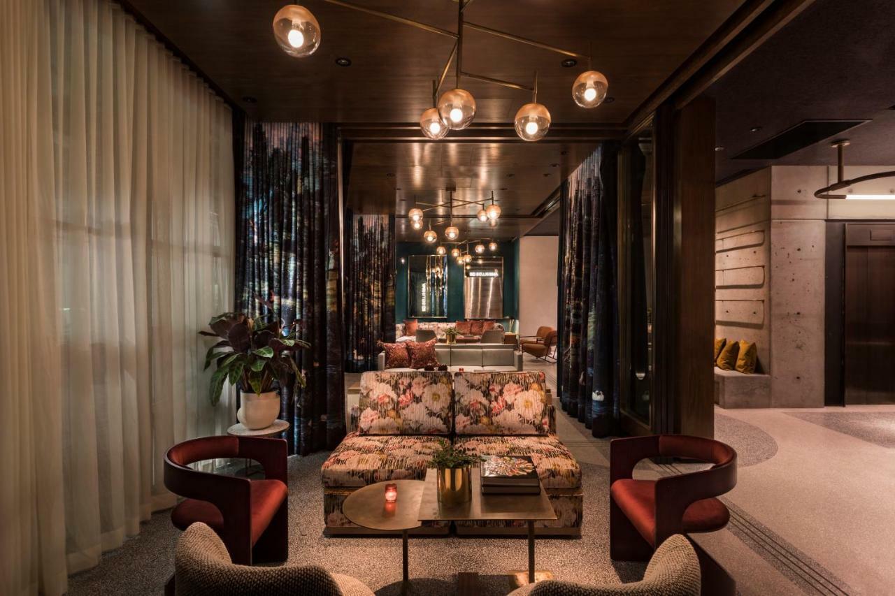 Moxy Nyc Chelsea Hotel New York Bagian luar foto